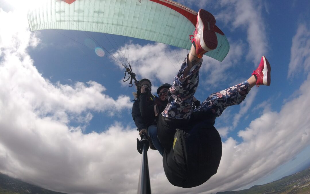 Parapente en tandem au-dessus du lagon de Saint-Leu à La Réunion